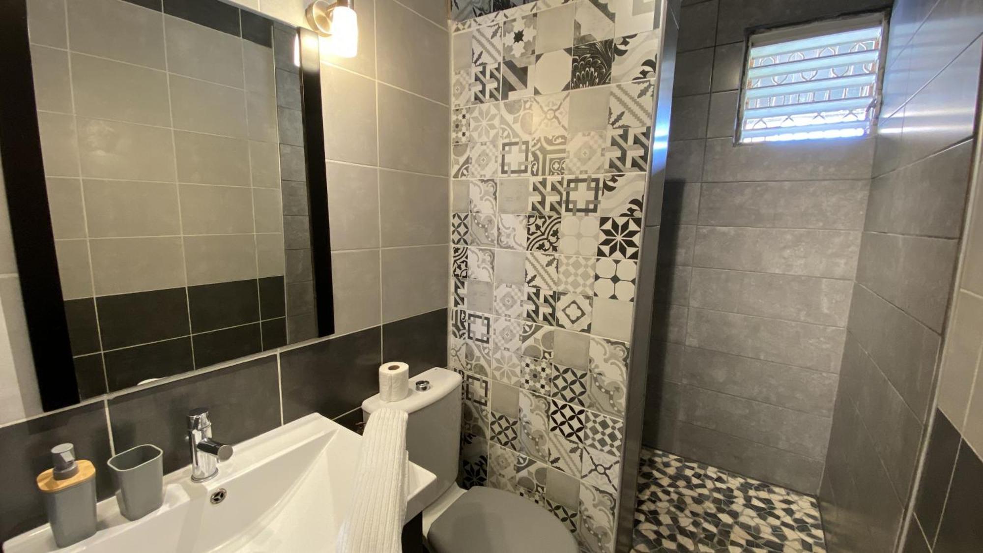 Ti Caraïbes, appartement T3 atypique, vue mer, piscine et proche plage Les Trois-Ilets Extérieur photo